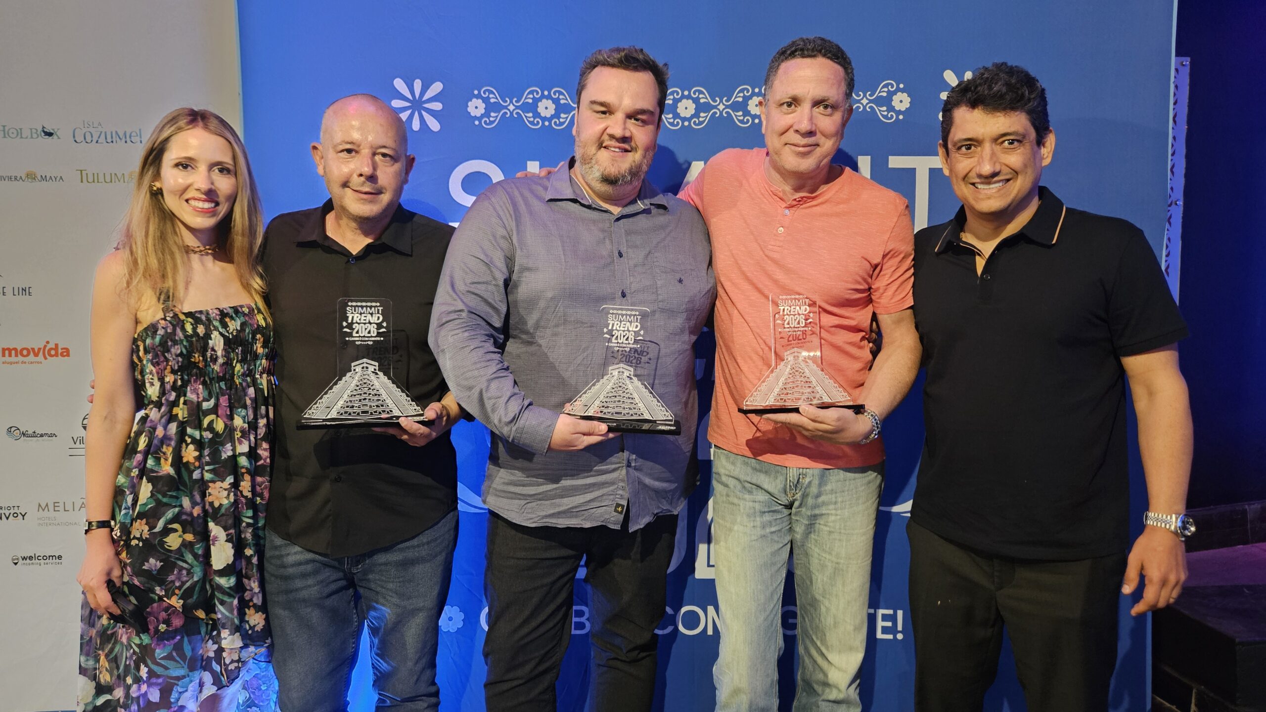 Fernando Correa, da Encontre Sua Viagem, João Paulo Vianna, da Trade Turismo, e Pedro Pantaleão, da Iinovi, com Noah Britto e Vinicius Ottoni, da Trend Viagens