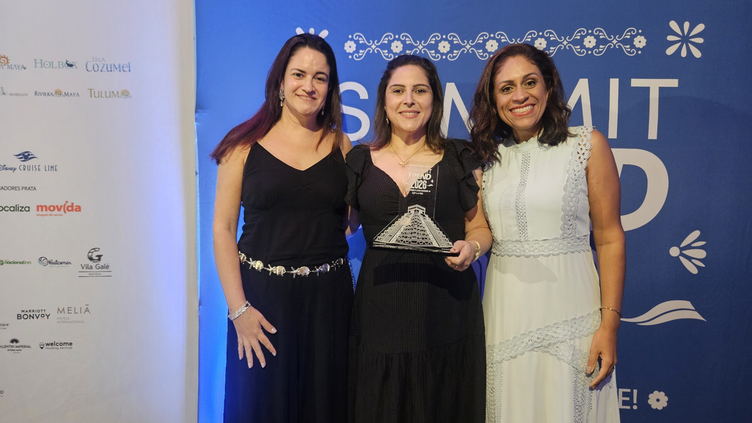 Georgina Lopes, da Pera Turismo, com Sheila Giroto e Karoline Lima, da Trend Viagens