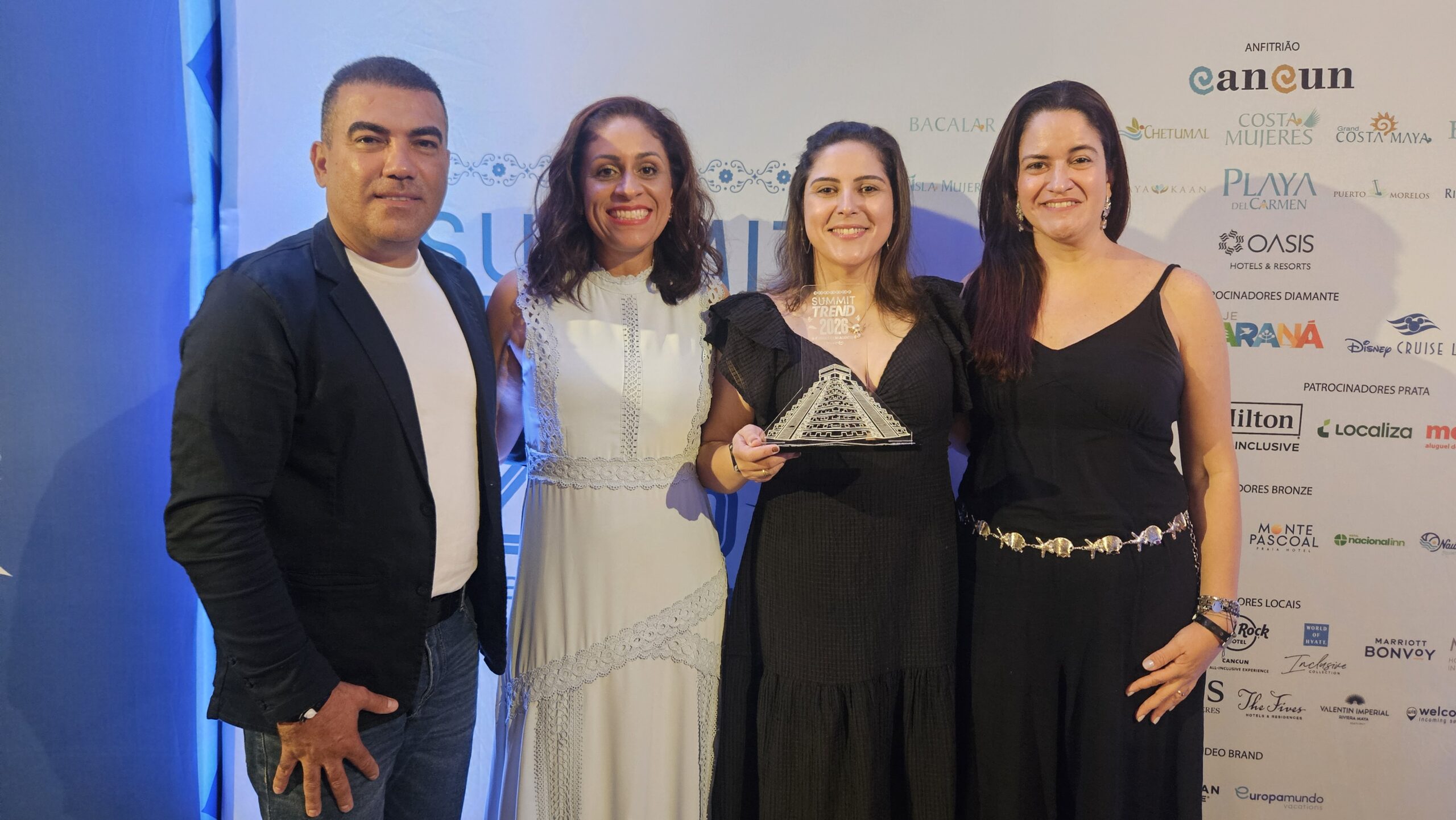 Georgina Lopes, da Pera Turismo, com Sérgio Reis, Karoline Lima e Sheila Giroto, da Trend Viagens