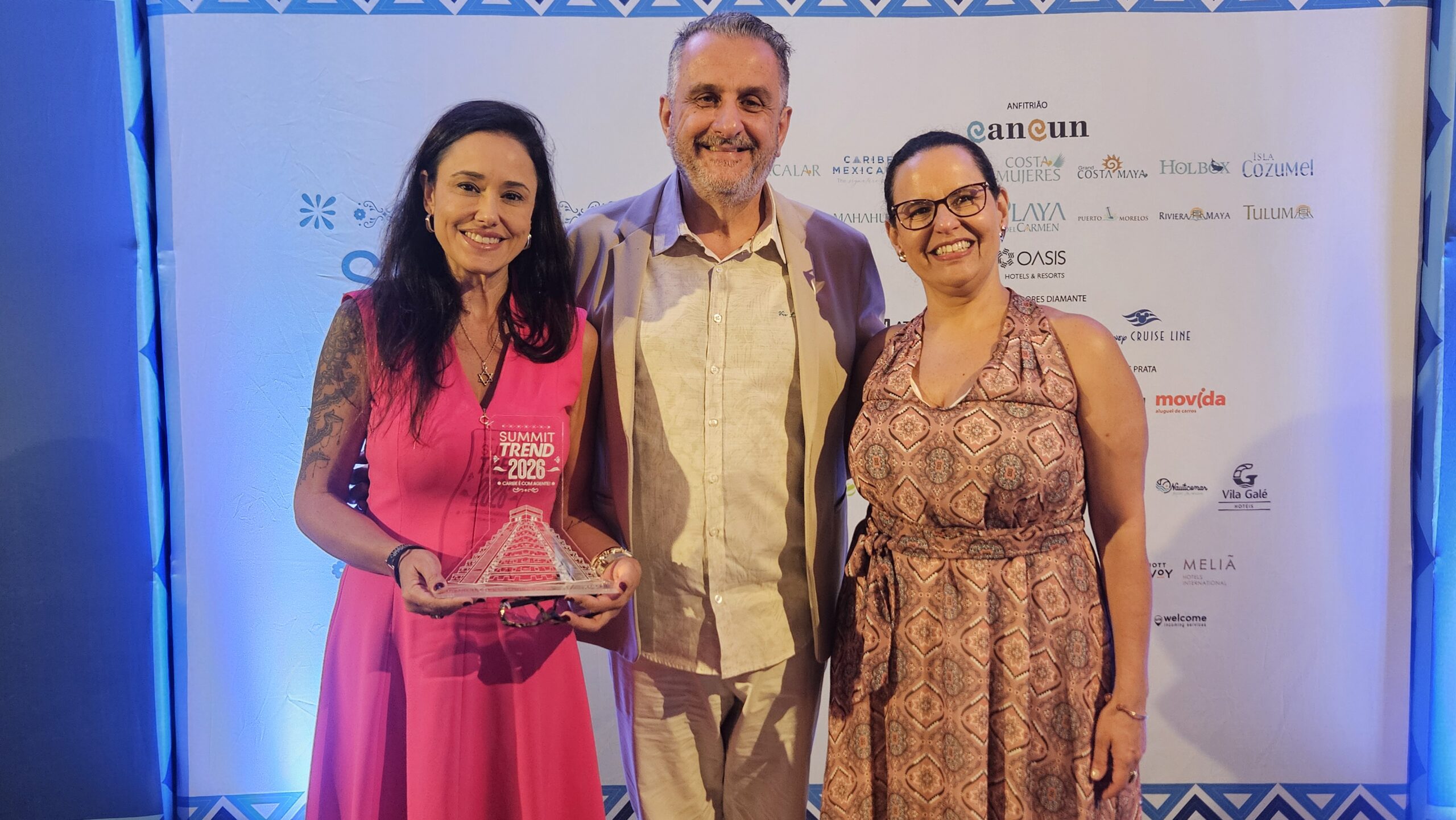 Patrícia Gusso, do Viaje Paraná, com Claiton Armelin, da CVC Corp, e Silvia Russo, da Trend Viagens