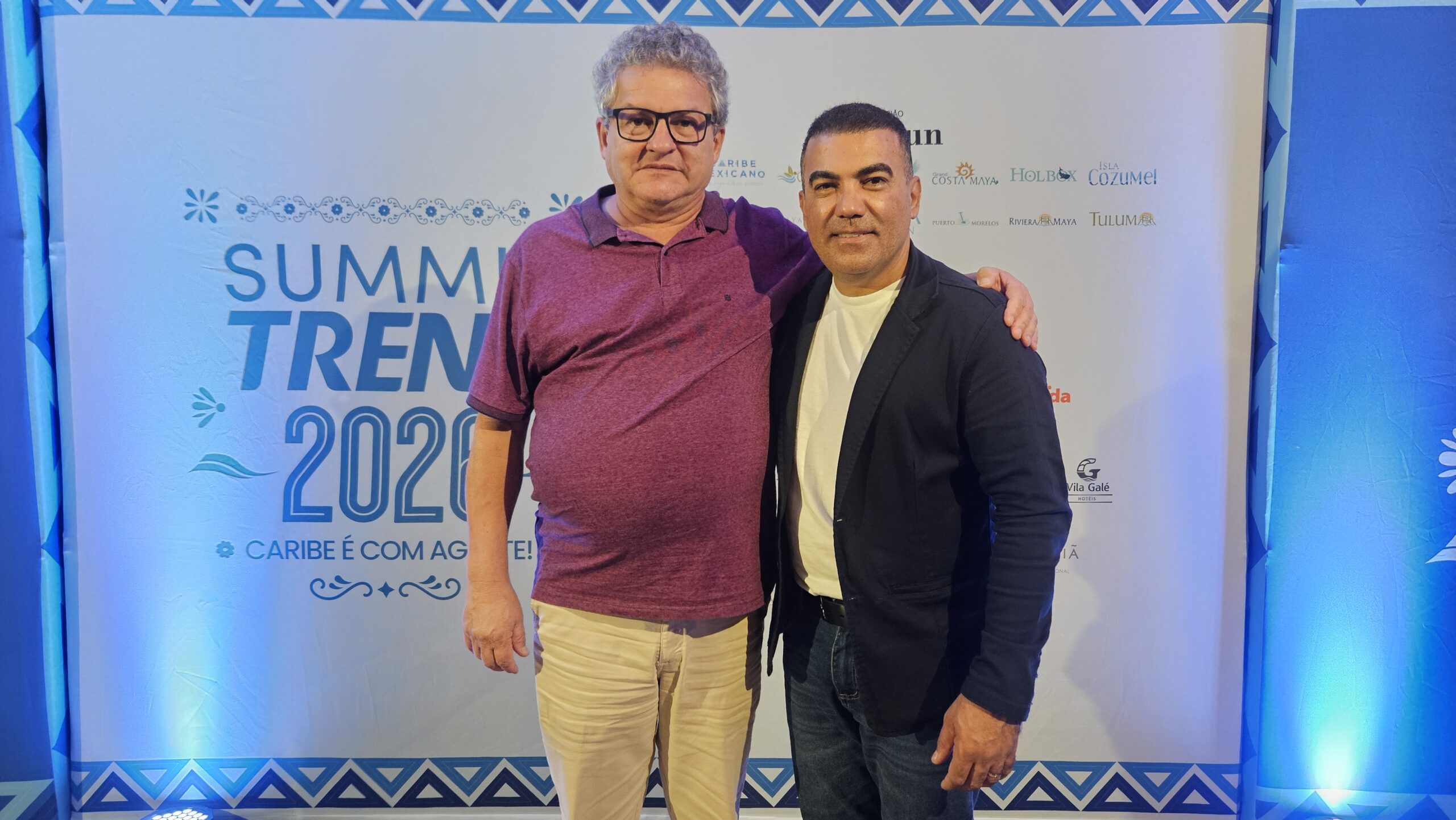 Carlos Alberto Vieira, da Casa Mundo de Viagens e Negócios em Turismo, com Sérgio Reis, da Trend Viagens