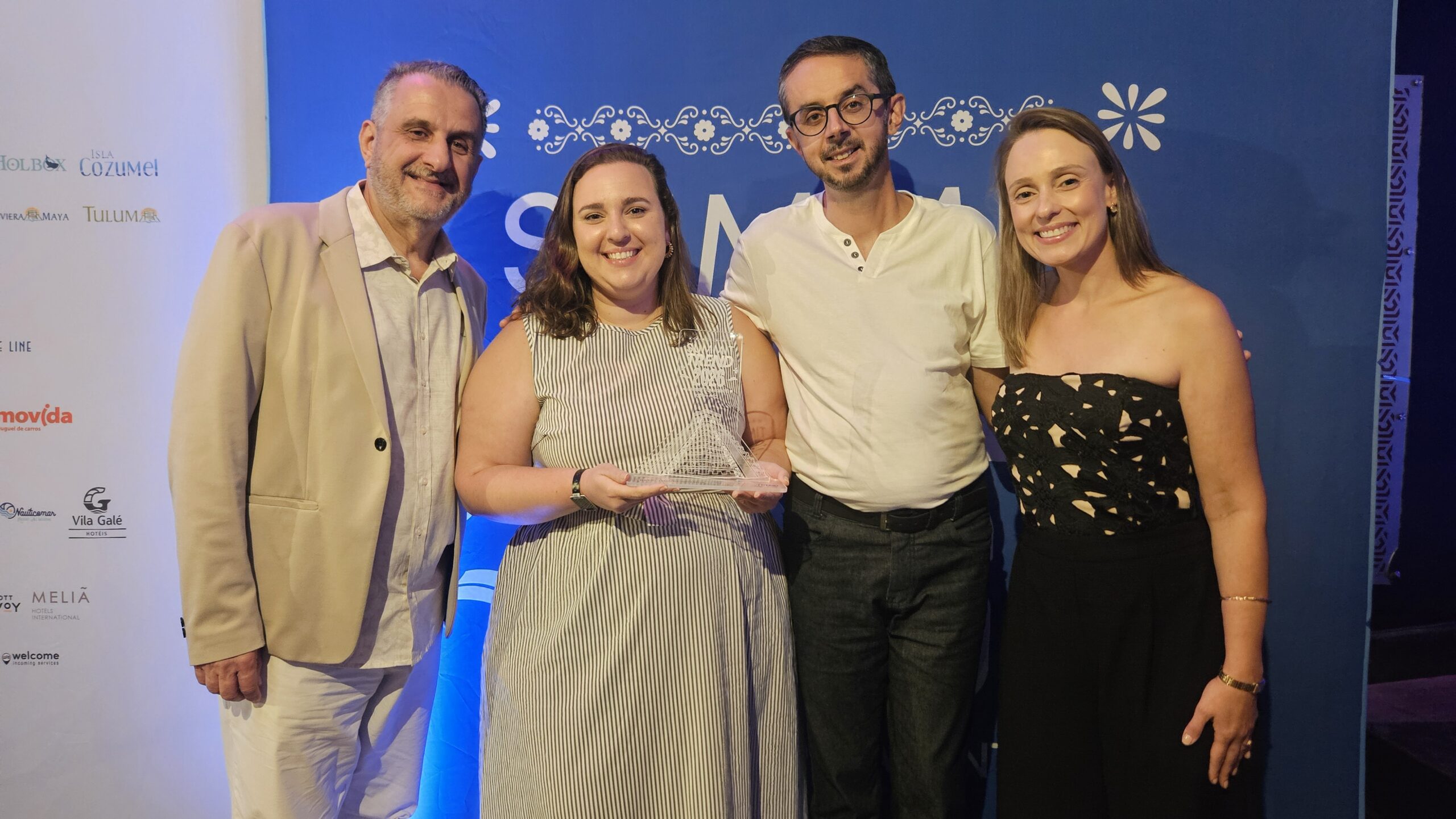 Débora Penteado, da Accor, e Nelson Juliatto, da Átrio Hotéis São Paulo, entre Claiton Armelin e Tathiana Pasciani, da CVC Corp da CVC Corp