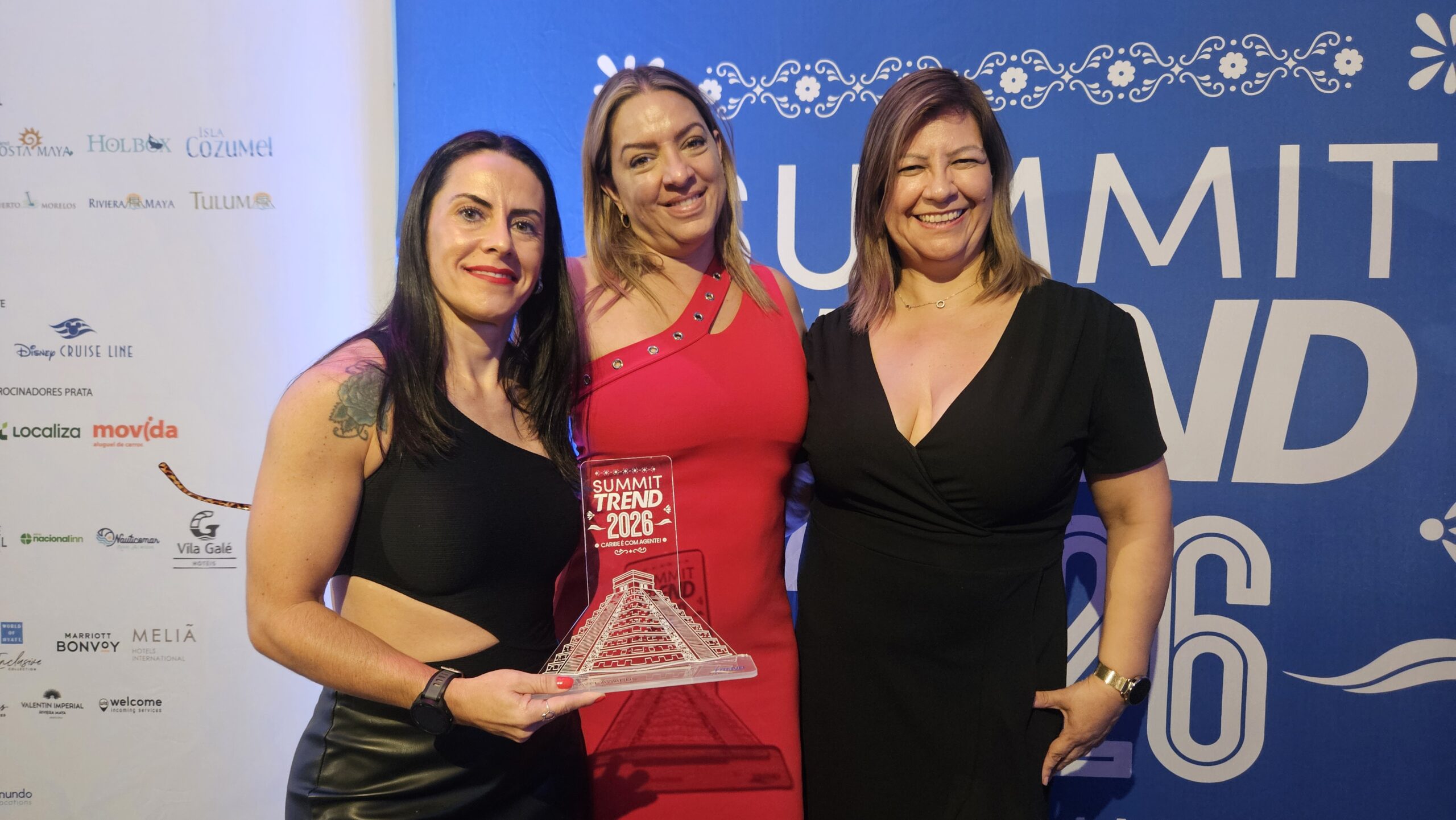 Vanessa Requiao, da Trend Viagens, com Renata Meyer e Edith Sanchezllanes, do Oasis