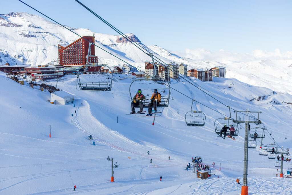 Valle Nevado investe US$ 1,1 milhão e reposiciona hotel para temporada de inverno 2026 Valle