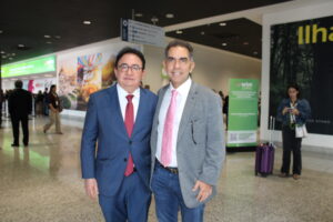 Manoel Linhares, da Vitra Consultoria e Sergio Pereira Gaspar, da Abih Nacional na WTM-LA (Ana Azevedo/M&E)