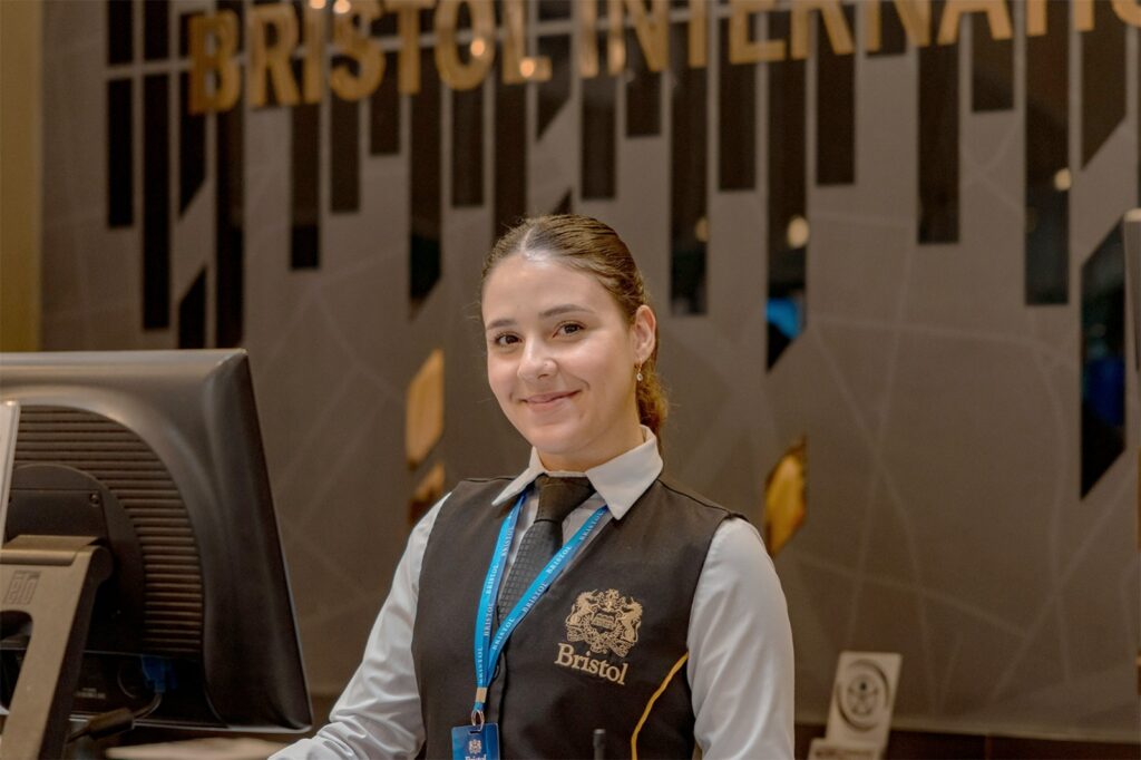 Hotelaria adota FNRH digital e elimina fichas de papel no check-in Hotelaria adota FNRH digital e elimina fichas de papel no check-in