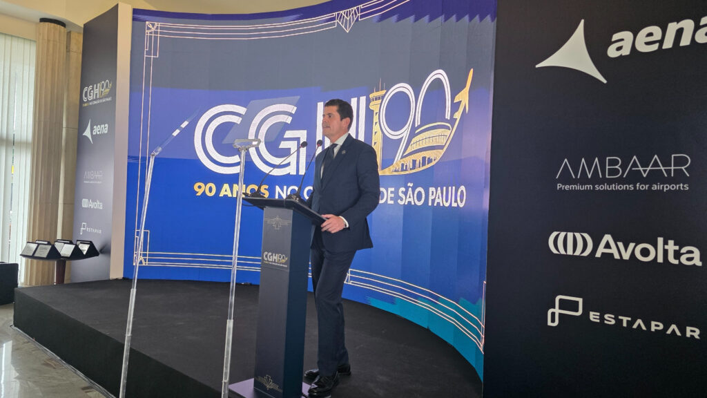 O diretor-presidente da Aena Brasil, Santiago Yus, apresenta os investimentos da concessionária para Congonhas, durante a celebração dos 90 anos do aeroporto
