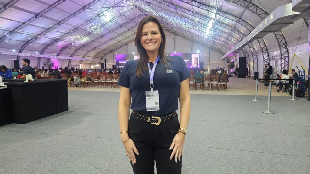 Azul Viagens destaca diferenciais com produtos exclusivos e aposta em experiências no ViajaFlux Summit 2026 Azul Viagens