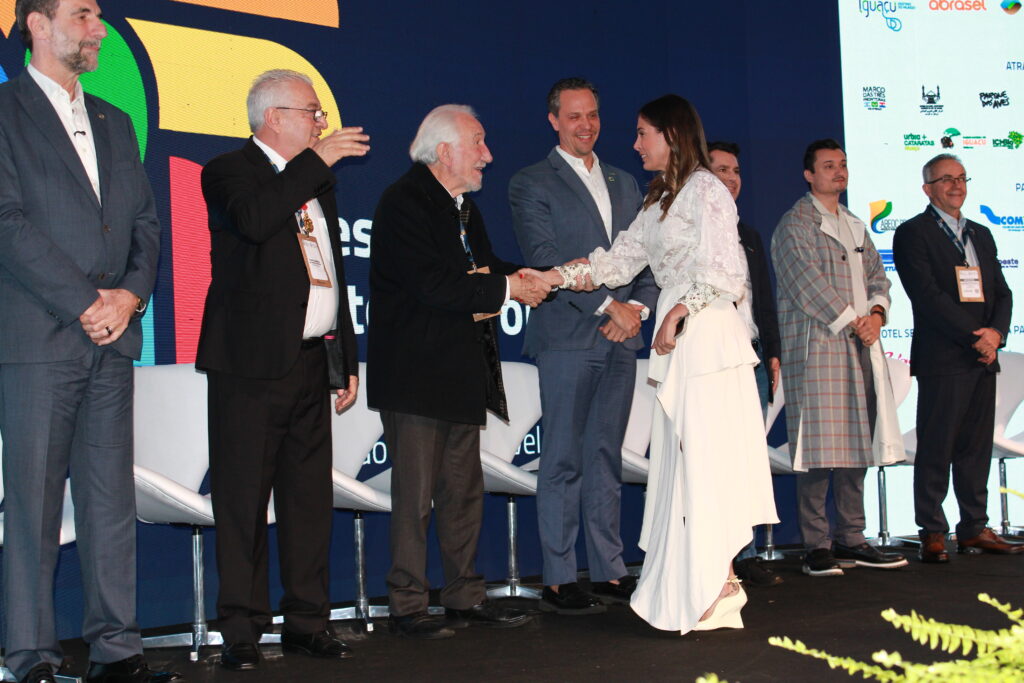 Em discurso potente no Festival das Cataratas, Marina Marinho ressalta papel das mulheres no turismo Marina Marinho na abertura da FIT Cataratas turismo mulheres