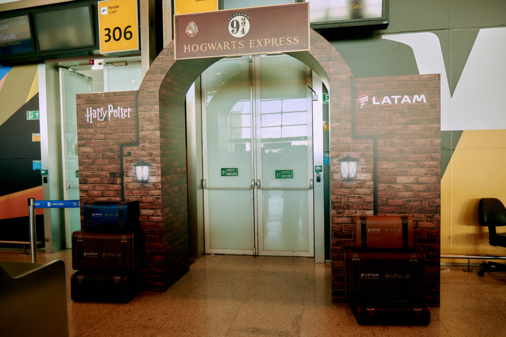 Flying Charm: Latam leva magia de Harry Potter para voo especial rumo a Orlando
