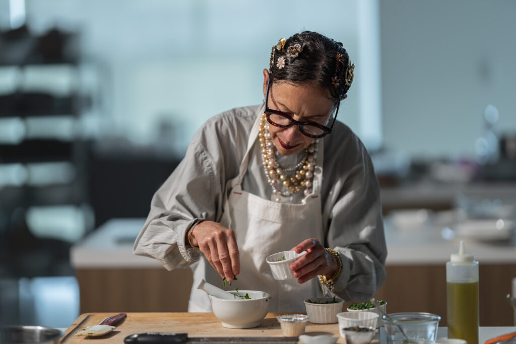 United Airlines revela novos menus a bordo em 2026 em colaboração com a Chef's Table, assinados por chefs de renome mundial