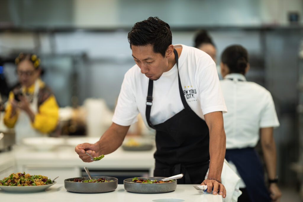 United Airlines revela novos menus a bordo em 2026 em colaboração com a Chef's Table, assinados por chefs de renome mundial