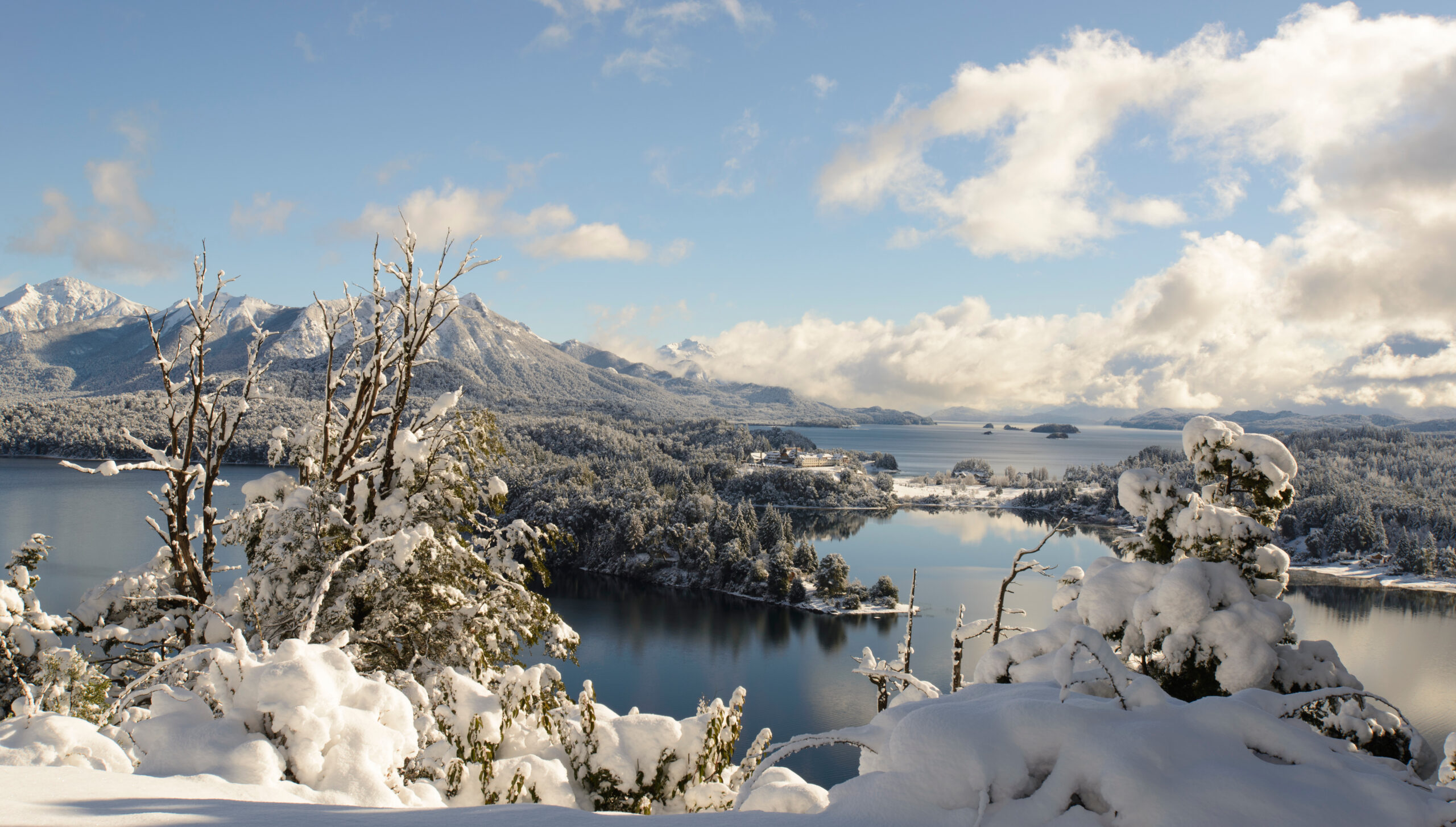 Bariloche tem 230 voos diretos do Brasil e reforça temporada de neve até setembro Bariloche tem 230 voos diretos do Brasil e reforça temporada de neve até setembro
