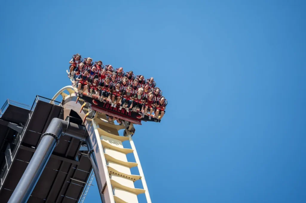 Maior montanha-russa de mergulho do mundo é inaugurada nos Estados Unidos Maior montanha-russa de mergulho do mundo é inaugurada nos Estados Unidos