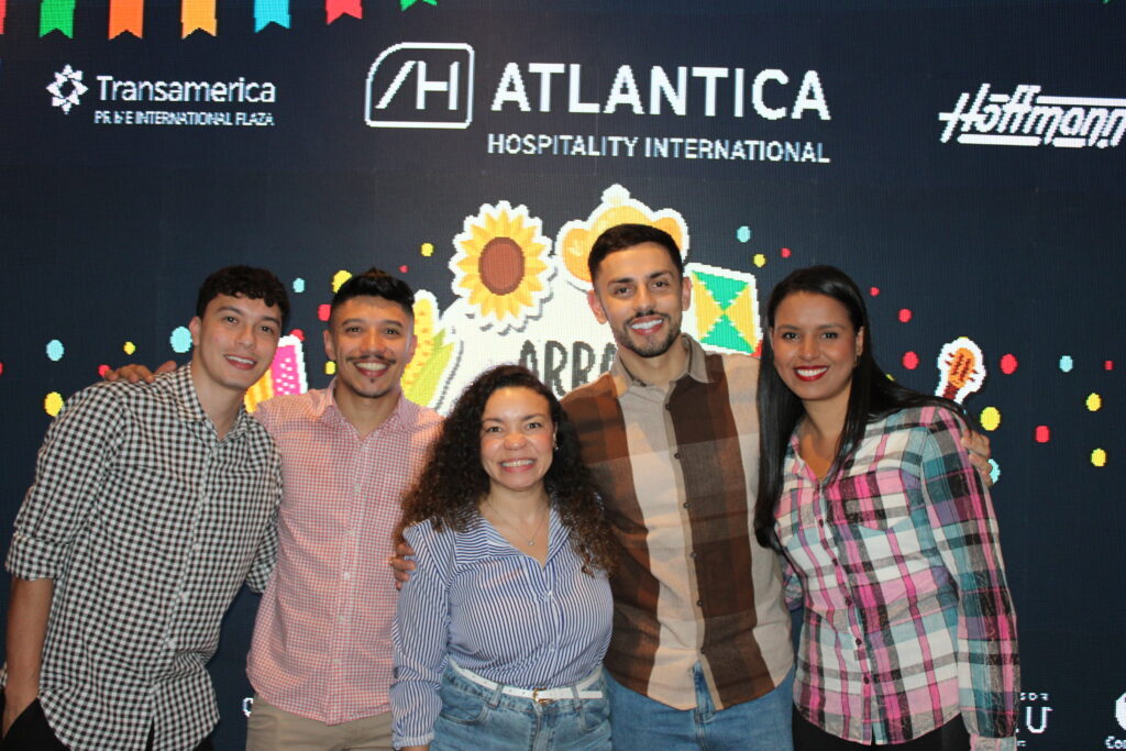 Atlantica reúne clientes corporativos em festa junina no Transamerica International Plaza Atlantica reúne clientes corporativos em festa junina no Transamerica International Plaza