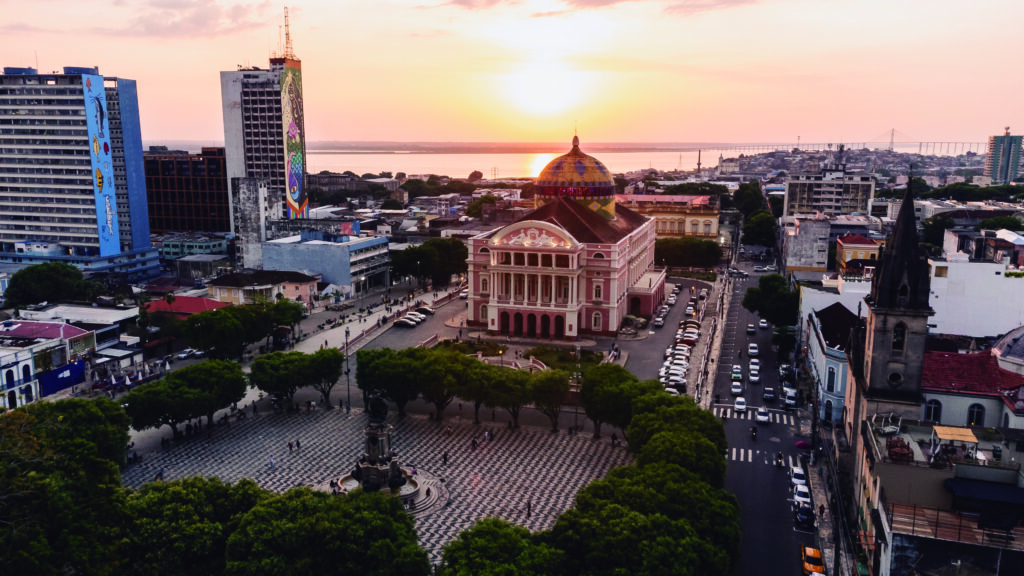 Vista aérea de Manaus, com destaque para o Teatro Amazonas - Embratur-Sebrae