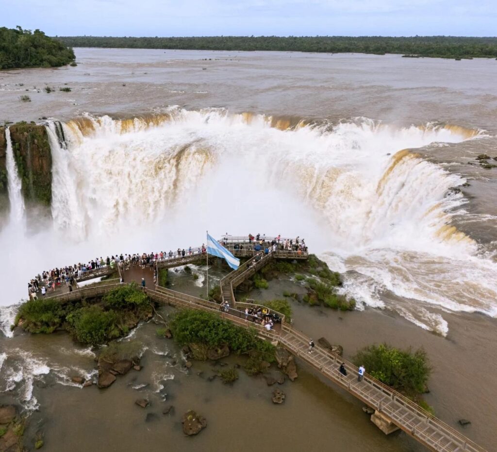 Cataratas do Iguaçu: Argentina analisa desmontar passarela da Garganta do Diabo para prevenir danos cataratas(Reprodução/ Cataratas do Iguazú)
