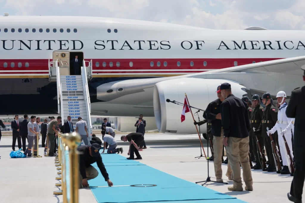 Aeroporto da Flórida ganha nome de Donald Trump e muda até o código de identificação em 2026