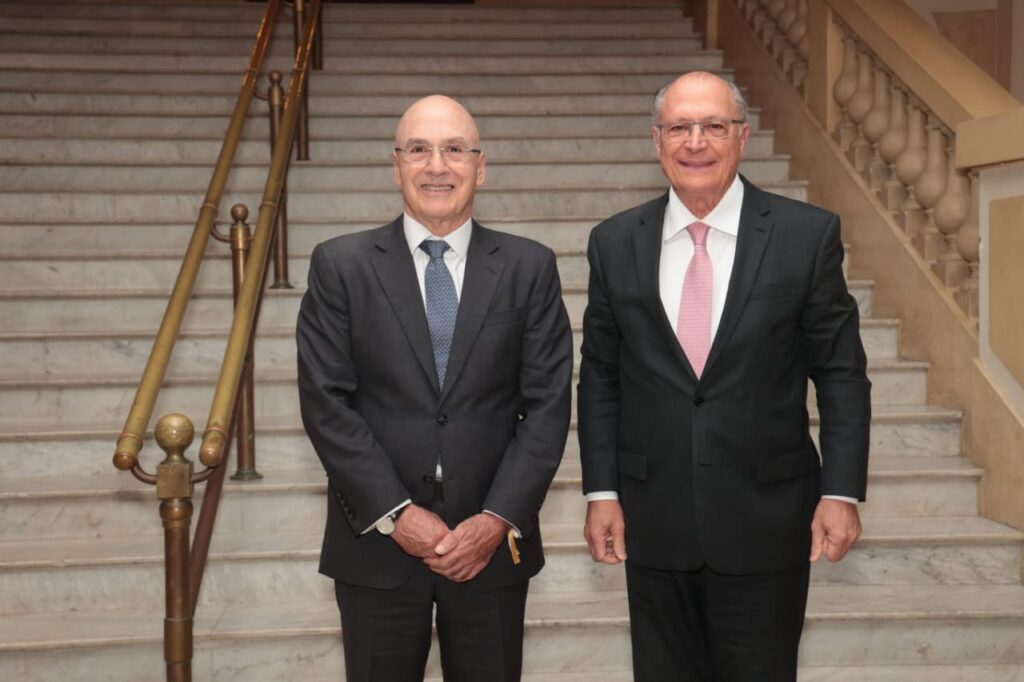 Fecomércio empossa diretoria e conselhos do Sesc e Senac para mandato até 2030 Fecomércio empossa diretoria e conselhos do Sesc e Senac para mandato até 2030