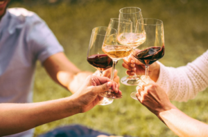 Público terá acesso a vinhos de produtores renomados durante os shows.