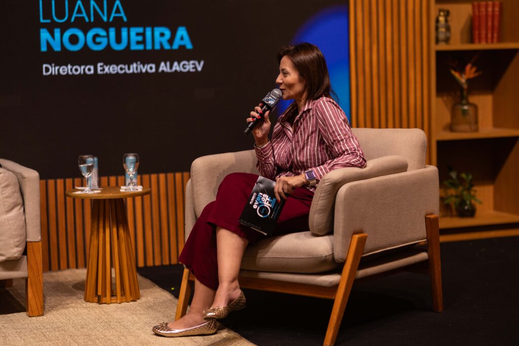 Eventos ganham função estratégica nas empresas, avalia Alagev A diretora da Alagev, Luana Nogueira, mediou um painel no Eventos em Off (Divulgação)