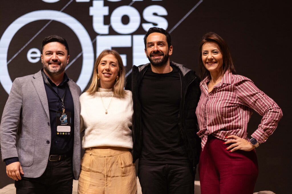 Eventos ganham função estratégica nas empresas, avalia Alagev Luana Nogueira, da Alagev, com Felipe de La Rosa, do Nubank, Thaís Serra do WTorre/Nubank Parque, e Germano Cardoso, do Magalu (Divulgação)