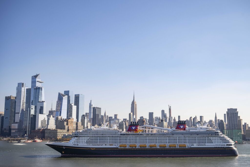 Disney Cruise Line anuncia retorno a Nova York e amplia roteiros para 2027 e 2028 Line