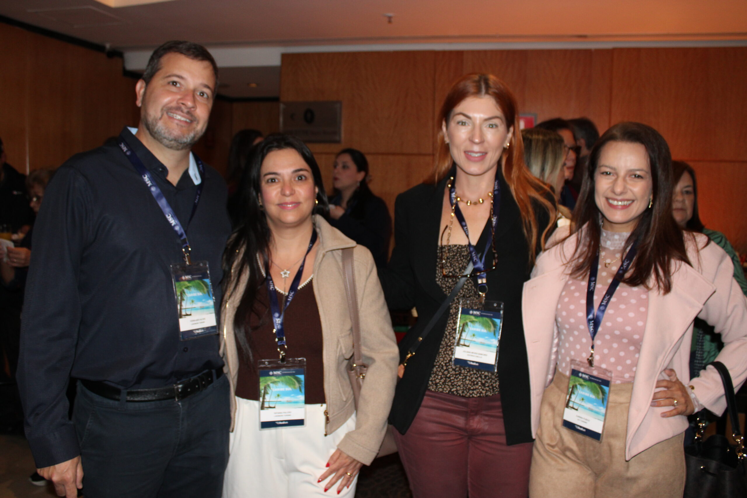 Fernando Alves e Tatiana Falcão, da Landmark Turismo; Juliana Neves, da Destinos com a Ju; e Carina Fusco, da DCT Turismo