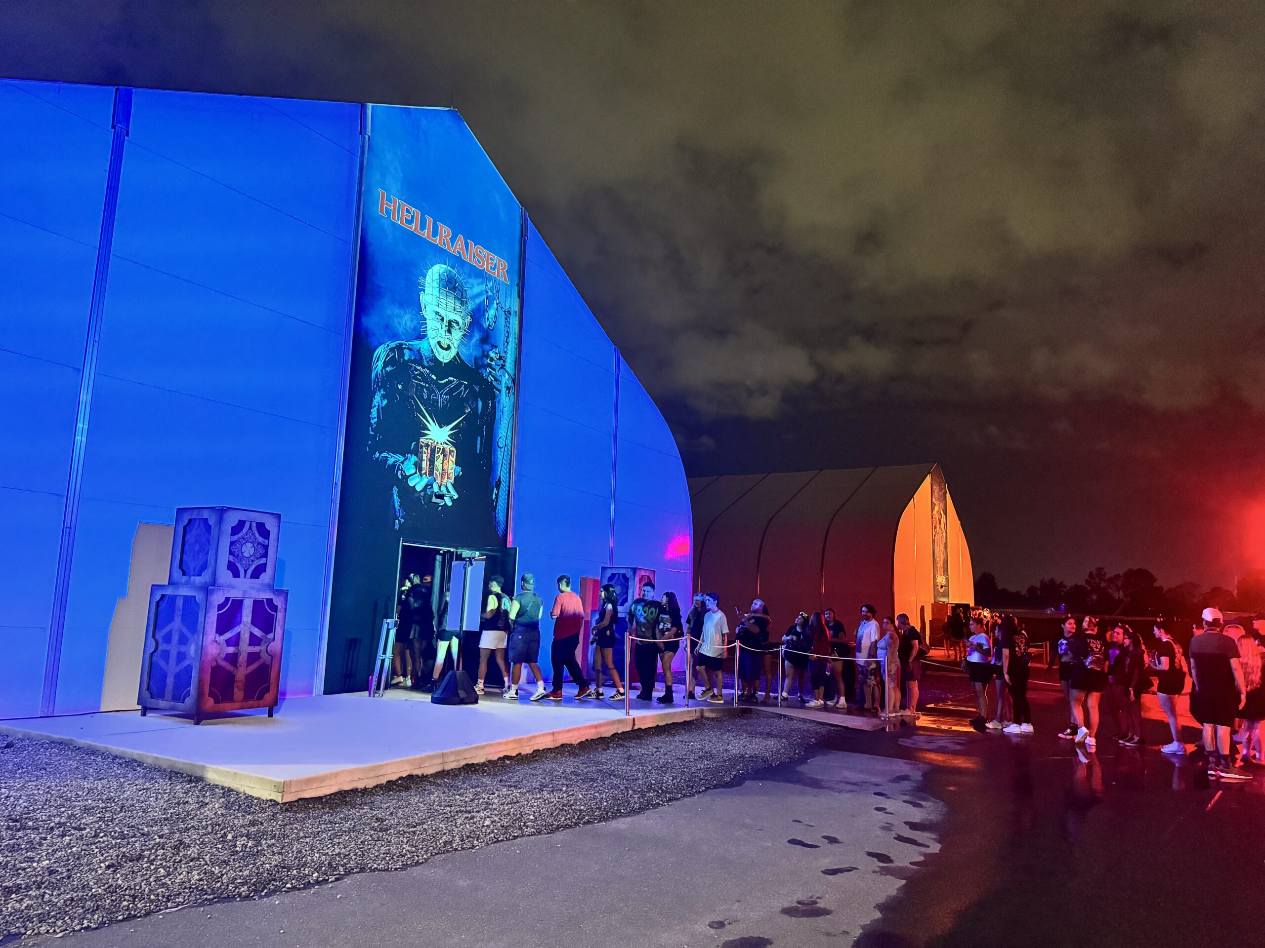 Fila encara Hellraiser na estreia da Halloween Horror Nights 35 (Felipe Abílio:M&E)