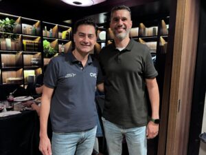 Rogério Mateus ao lado de Marcelo Sacchitiello, diretor da RexturAdvance (Divulgação)