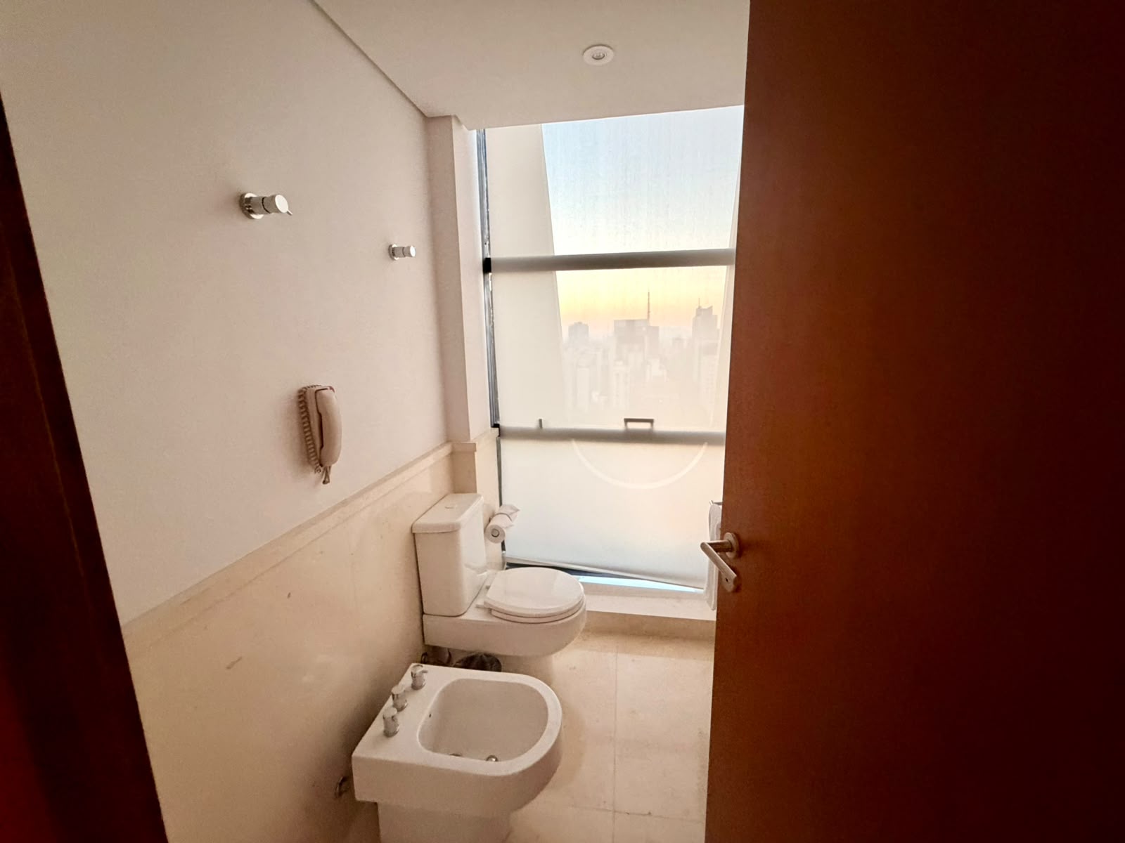 O lavabo do dormitório principal
