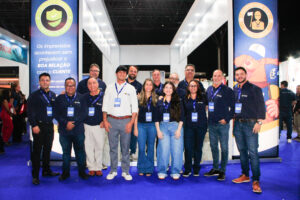 Breno Amorim, da Fundtur-MS, com a equipe da Cativa Operadora .jpg