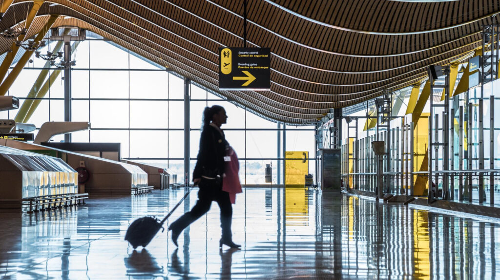 Mais de 70% dos brasileiros têm viagem marcada para 2027, diz pesquisa voo Viagem