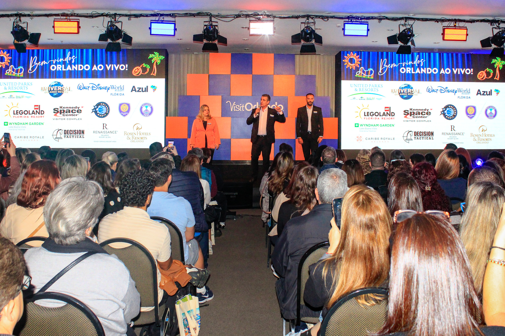 Auditório cheio durante o evento do Visit Orlando, em São Paulo