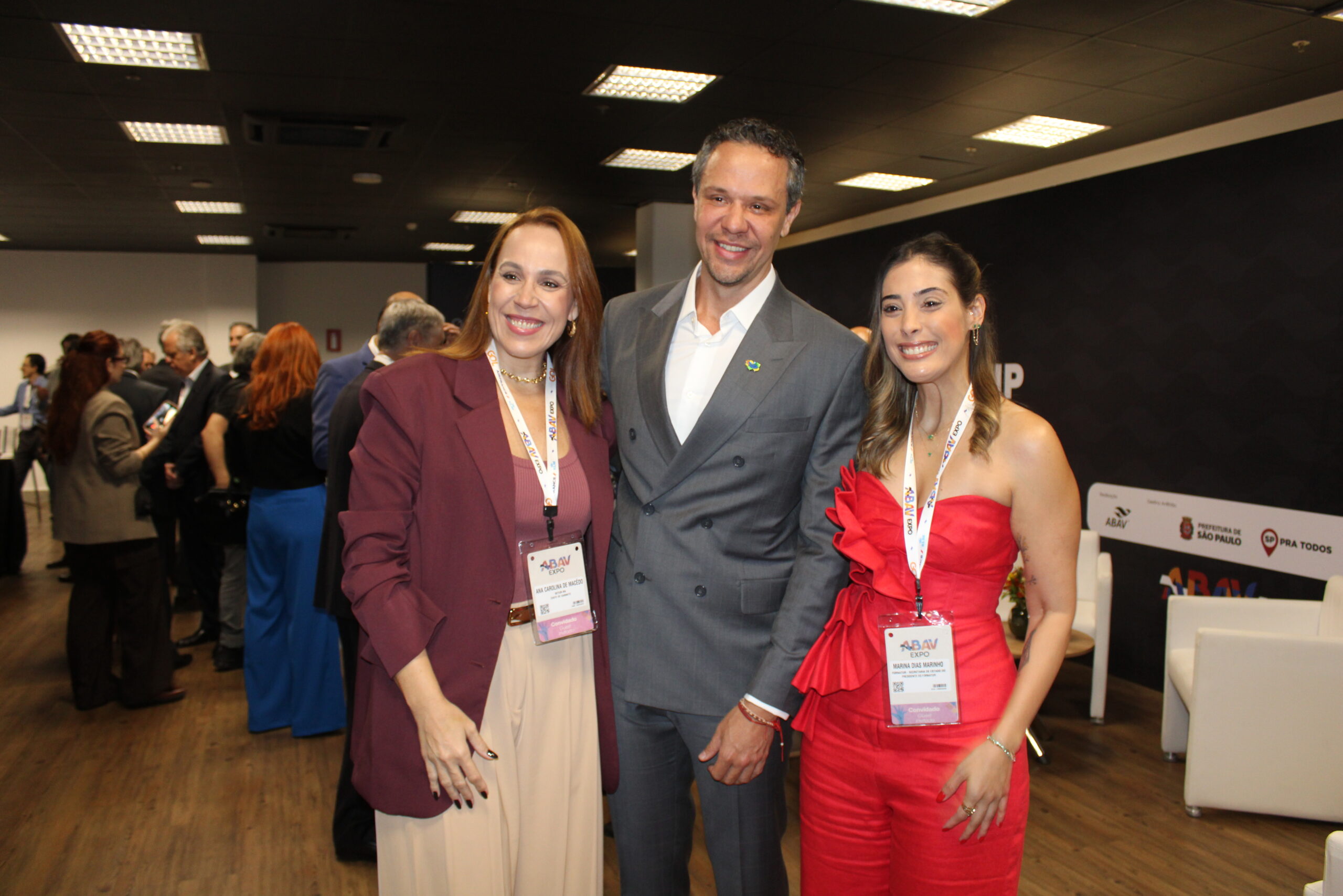 Bruno Reis, da Embratur, com Ana Carolina Macedo e Marina Marinho, da Setur-RN