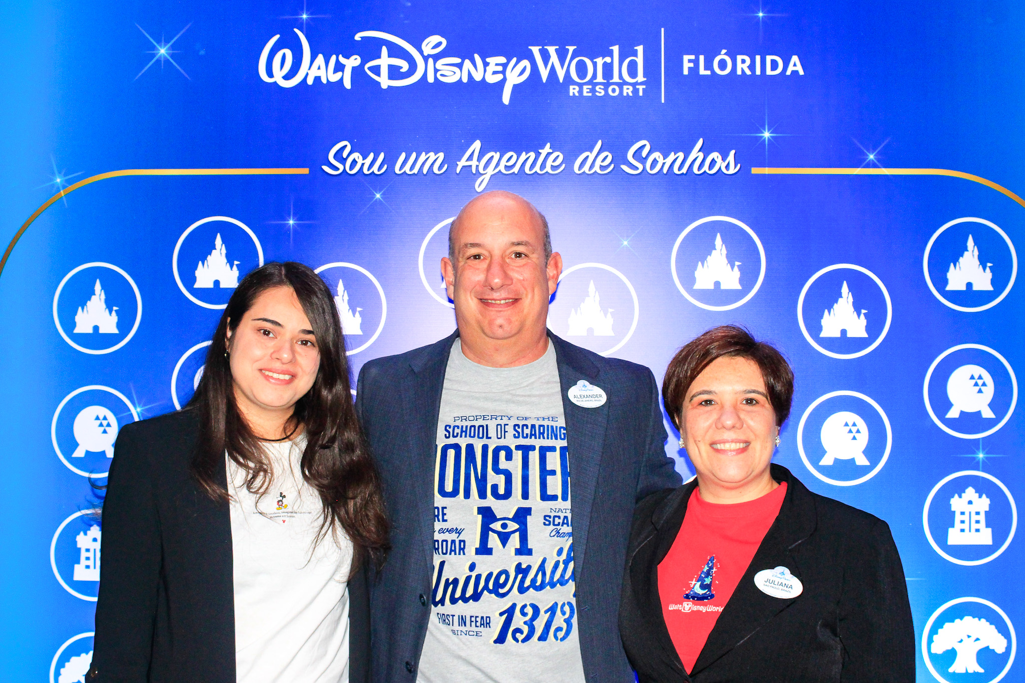 Caroline Fontes, Alexander Haim, e Juliana Belloti, da Disney