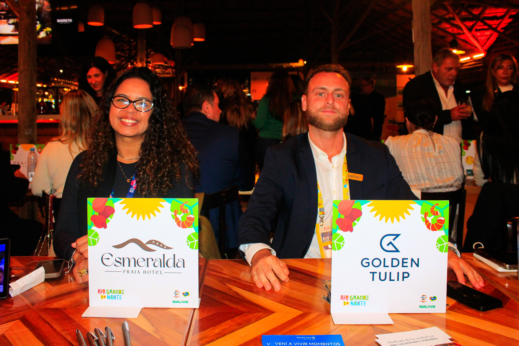 Caroline Torres, da Esmeralda Praia Hotel, e Rafael Claro, da Golden Tulip
