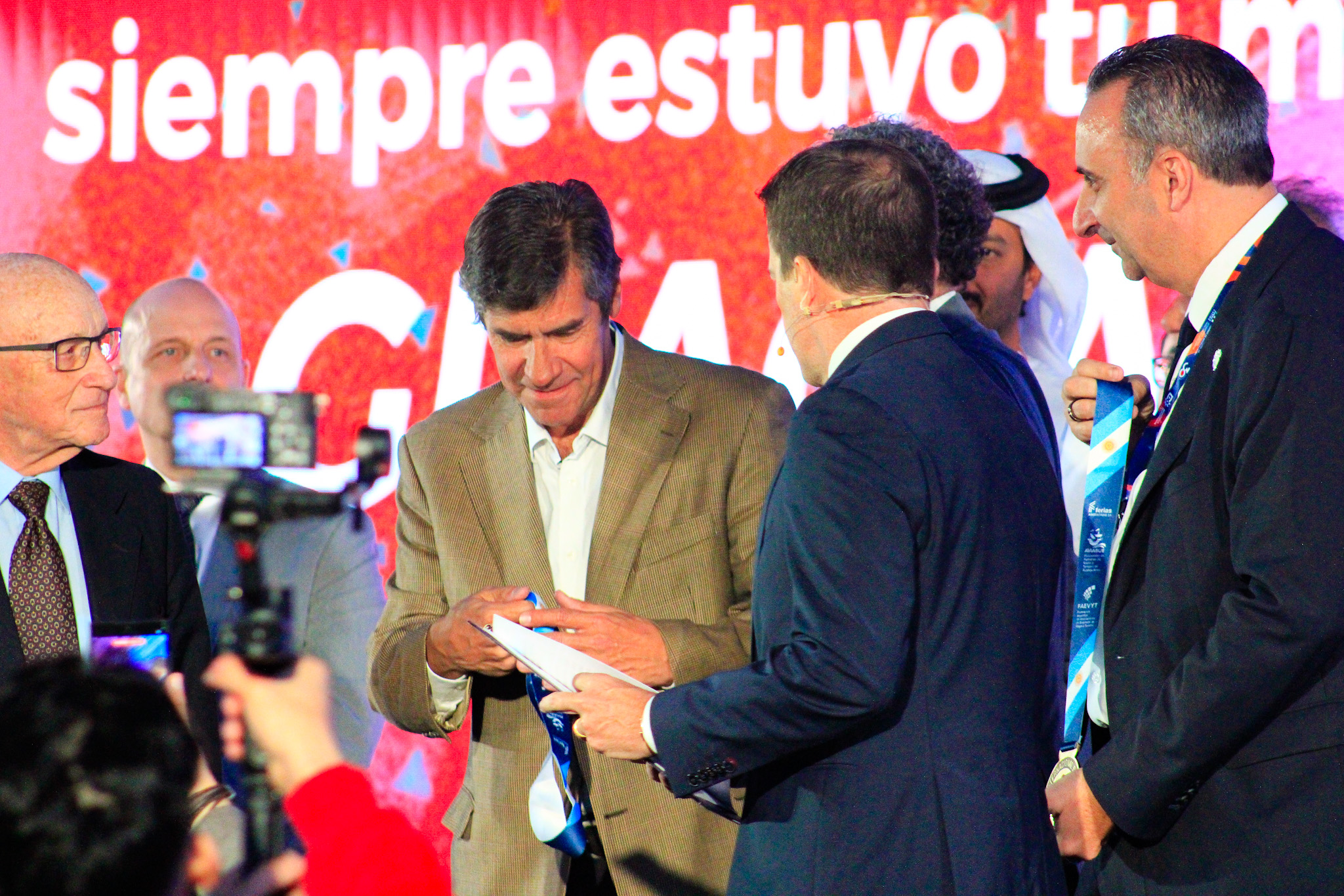 Fabrício do Giambattista, primeiro presidente da FIT recebeu uma homenagem