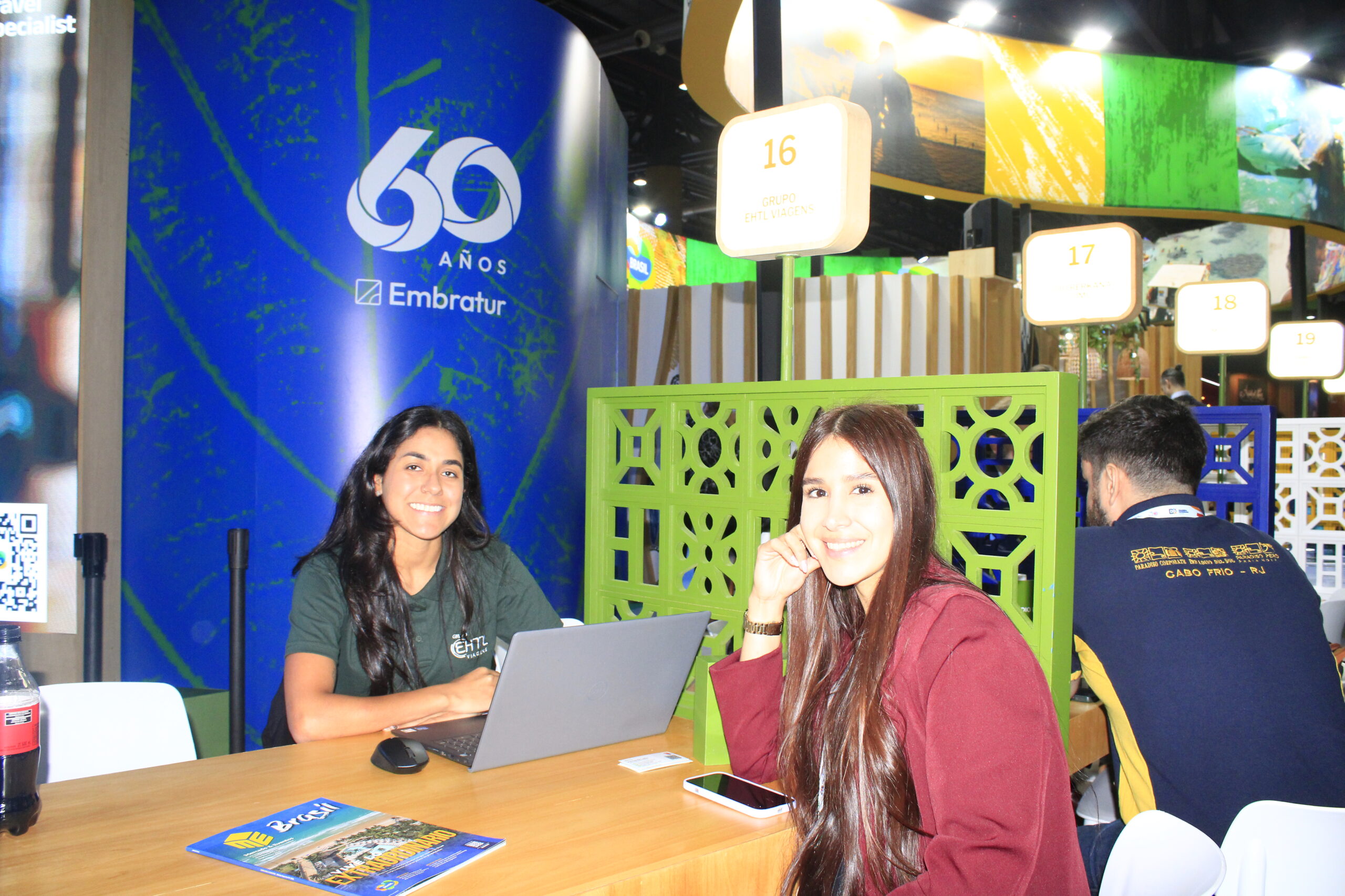 Fernanda Leite, da EHTL, com Brenda Correa, da Hyperguest