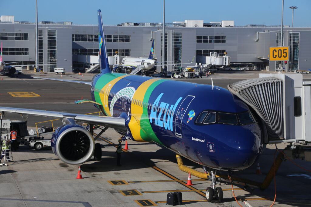Azul estreia como companhia aérea oficial da Oktoberfest Blumenau Azul