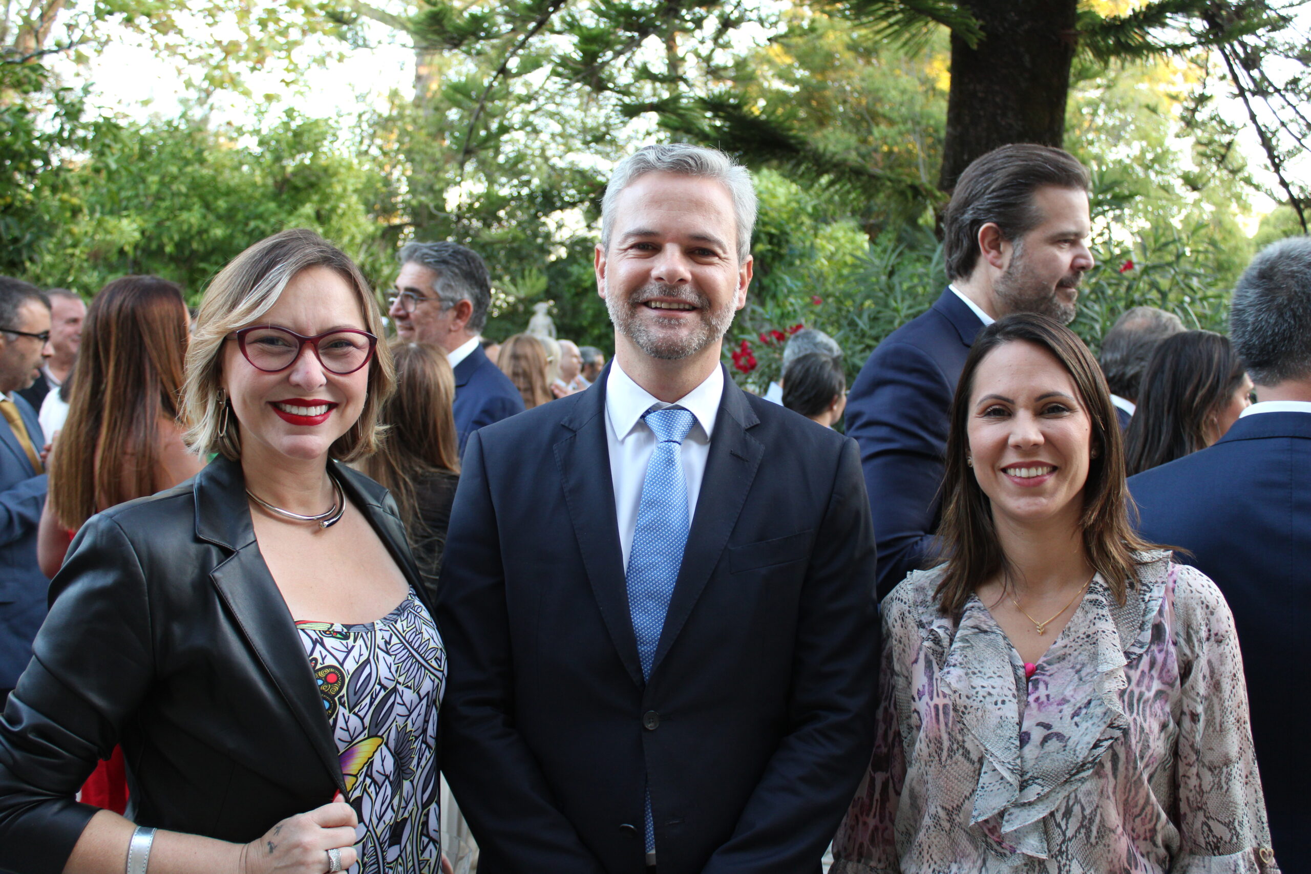 Carolina Ramalho, da Conectare, Guilherme Belli, diplomata brasileiro e Juliana Simões, da Exotico Tour Operator