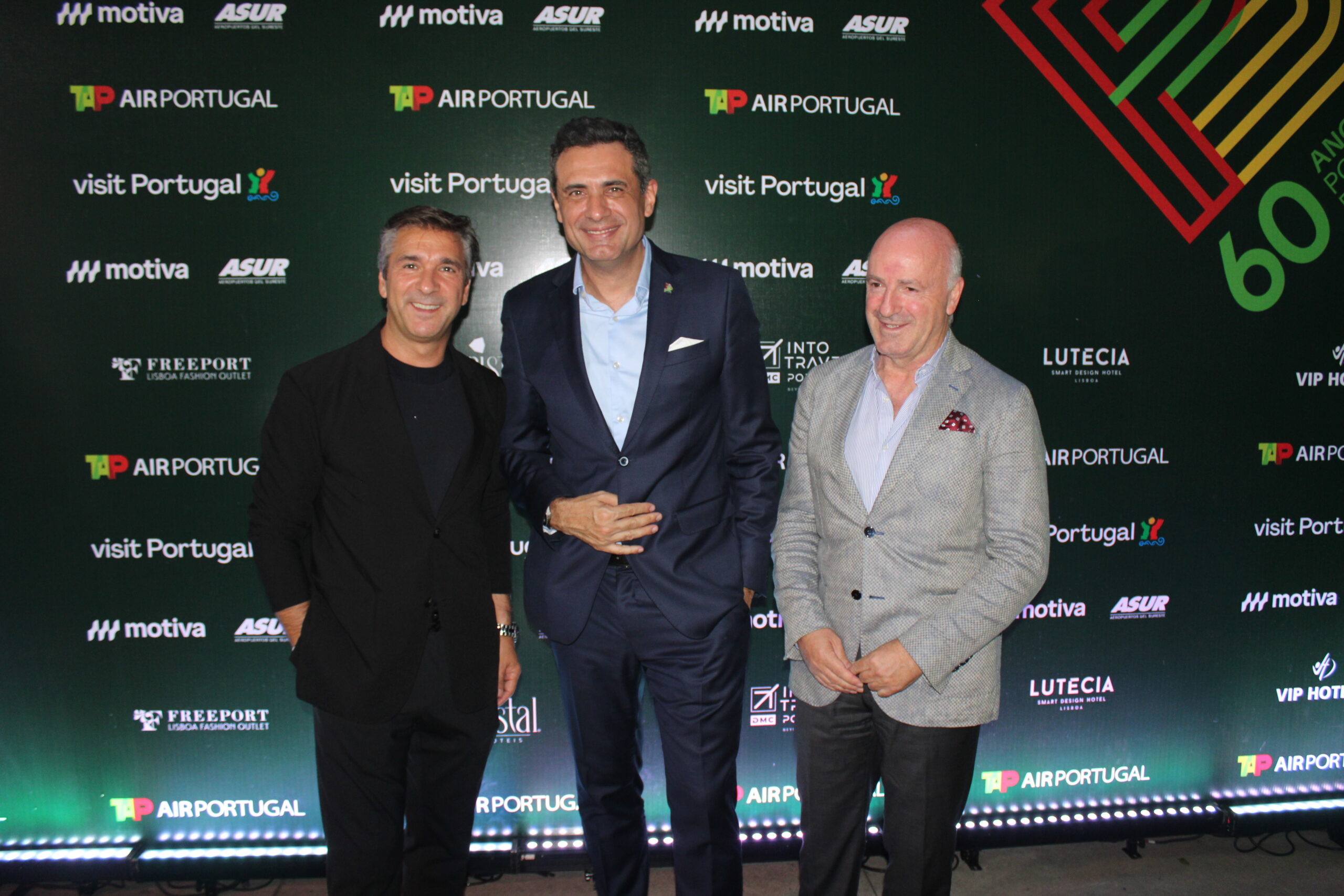 Carlos Antunes, da TAP, com autoridades de Portugal