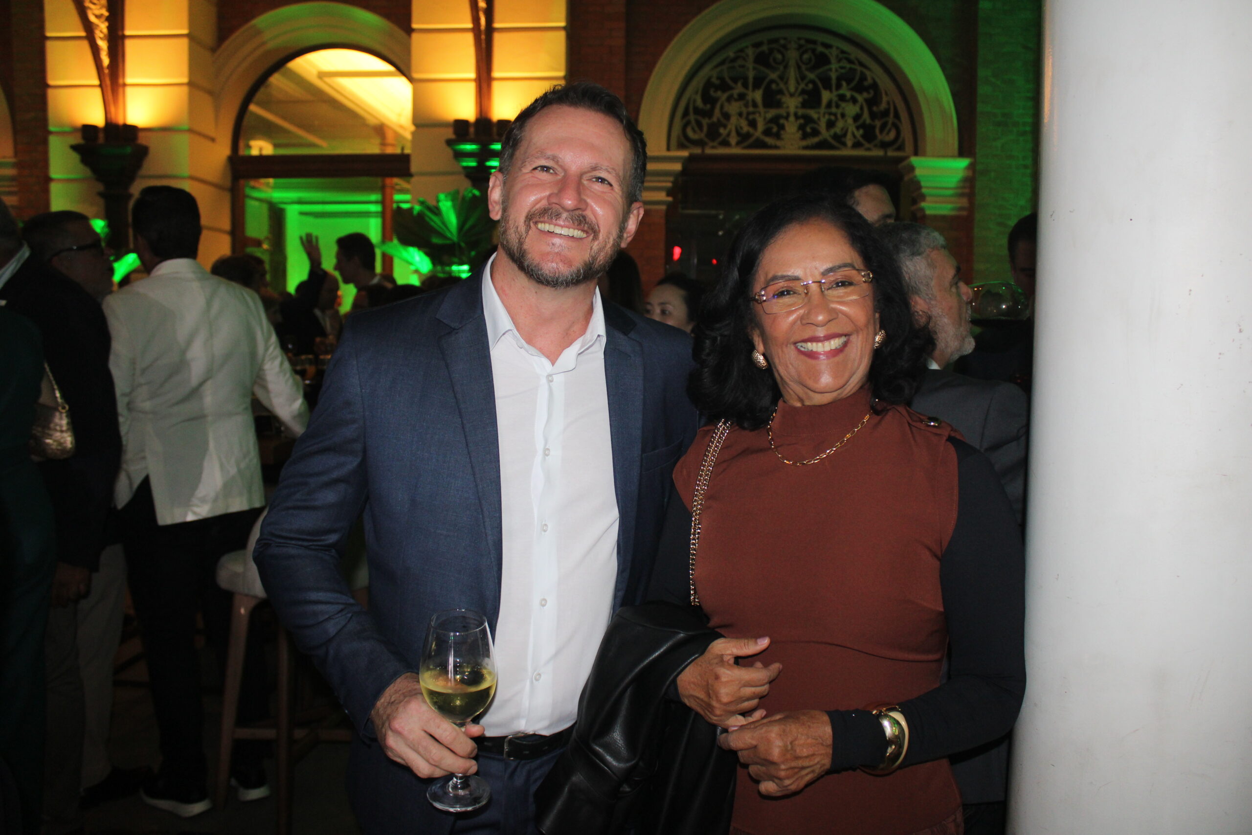 Alexandre Moretto, da Asur Aeroportos, com Socorro Araujo, secretária de Turismo do Maranhão
