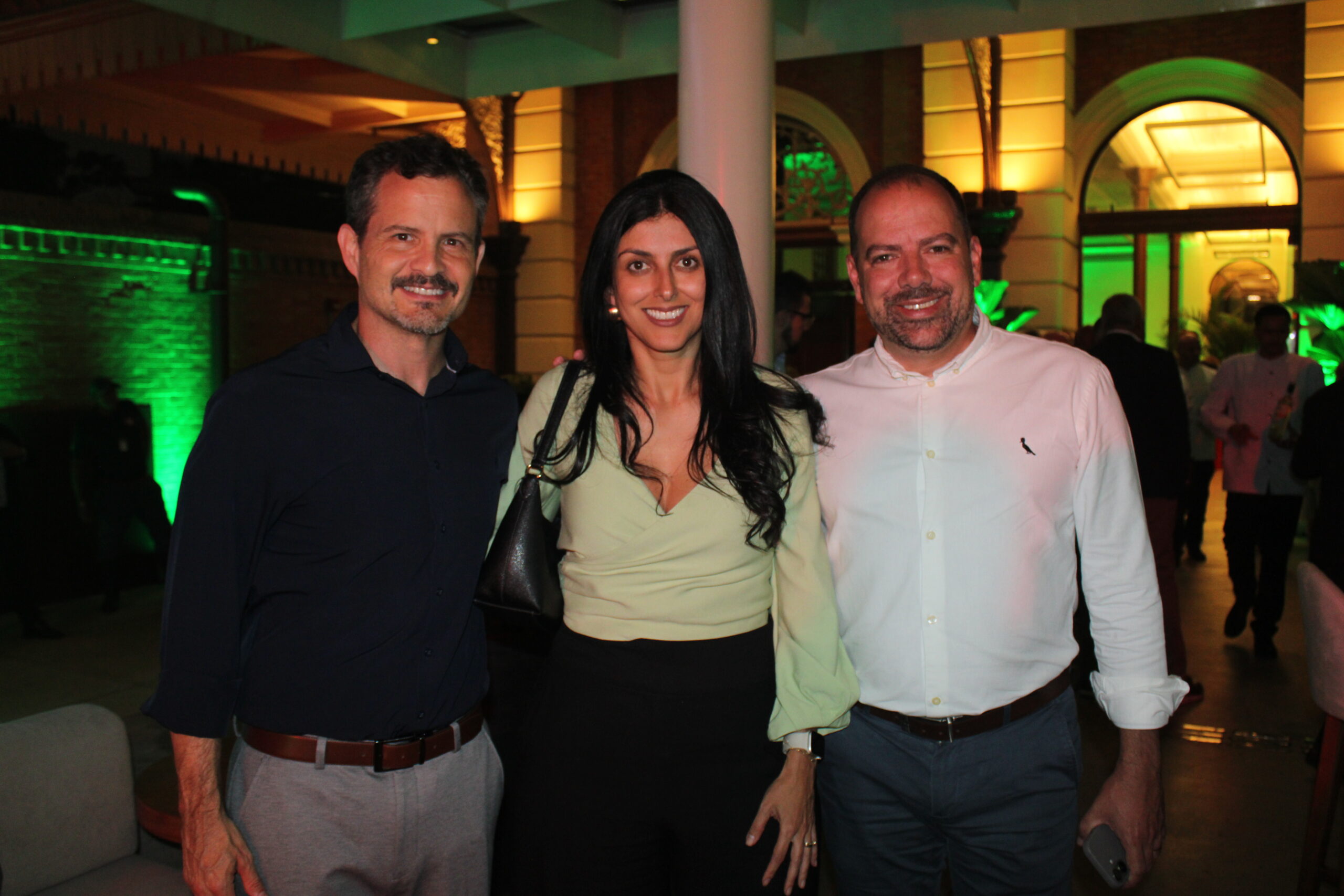 Renzo Mello, Nathália Pacheco e Rodrigo Martines, da CVC Corp