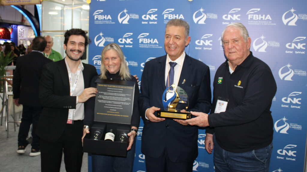 M&E entrega Prêmio Trajetória & Legado no Turismo durante a Abav Expo 2026