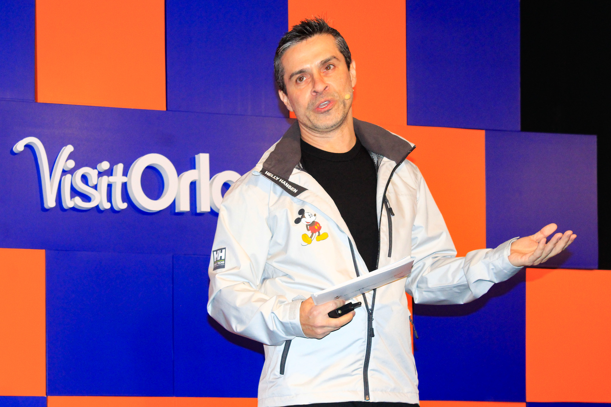 Luciano Amaral, apresentador da Disney durante o evento do Visit Orlando