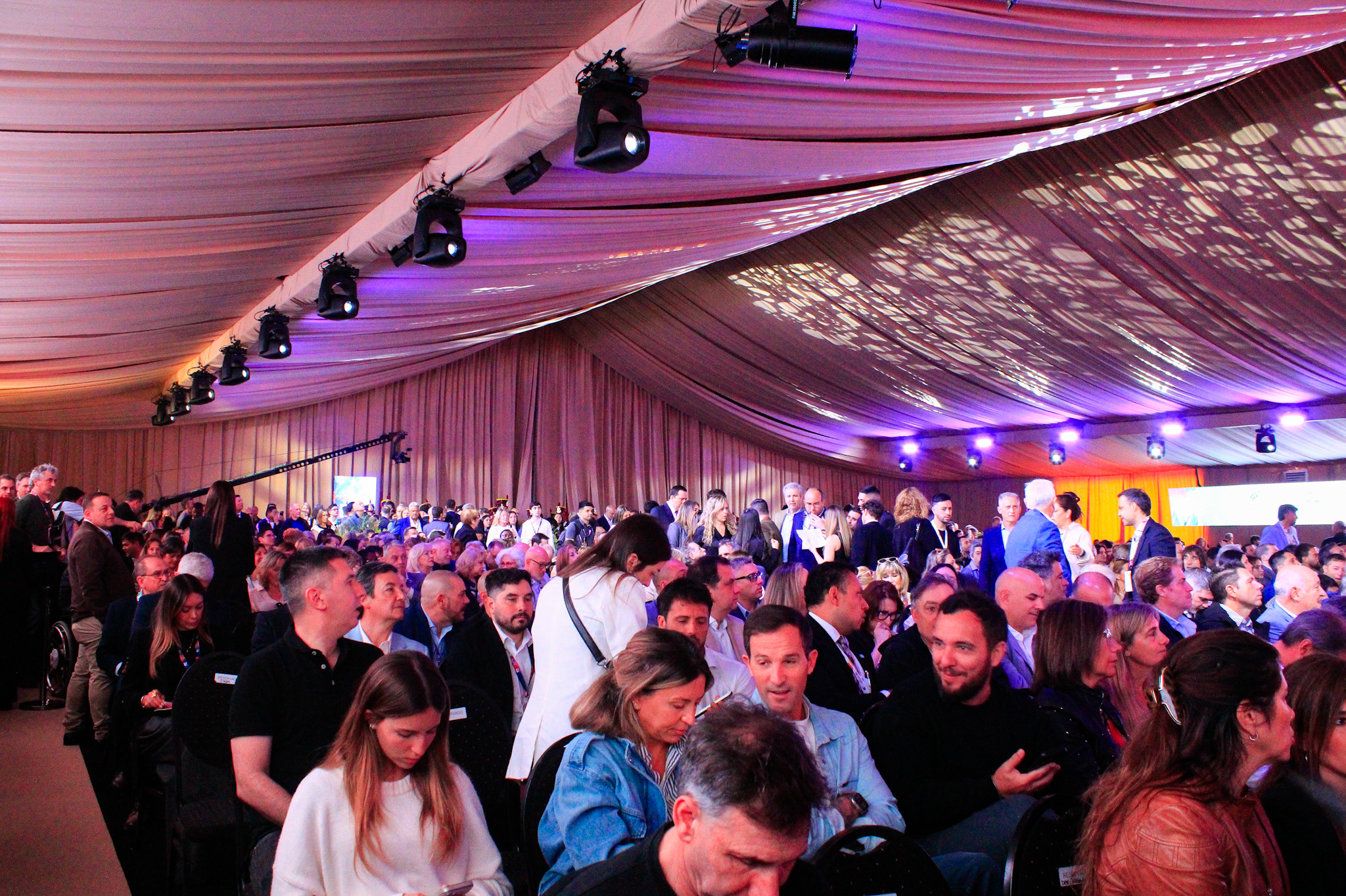 Mais de 500 pessoas participaram da abertura da FIT Buenos Aires 2026