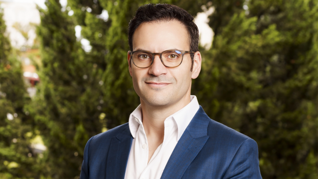 Executivo da Azul é reconhecido pelo prêmio Under 40 por liderança na aviação Raphael Linares - vice-presidente de Frota e Jurídico da Azul (Divulgação Azul)