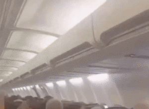 Boeing 737 da Sepehran Airlines precisou retornar a Mashhad após problemas em um dos pneus