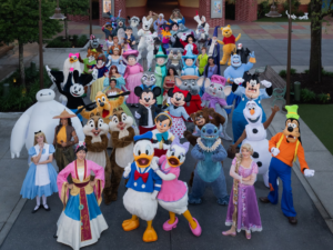 Olaf, Stitch, Mulan e Rapunzel estão entre os personagens presentes na nova experiência (Divulgação/Disney)